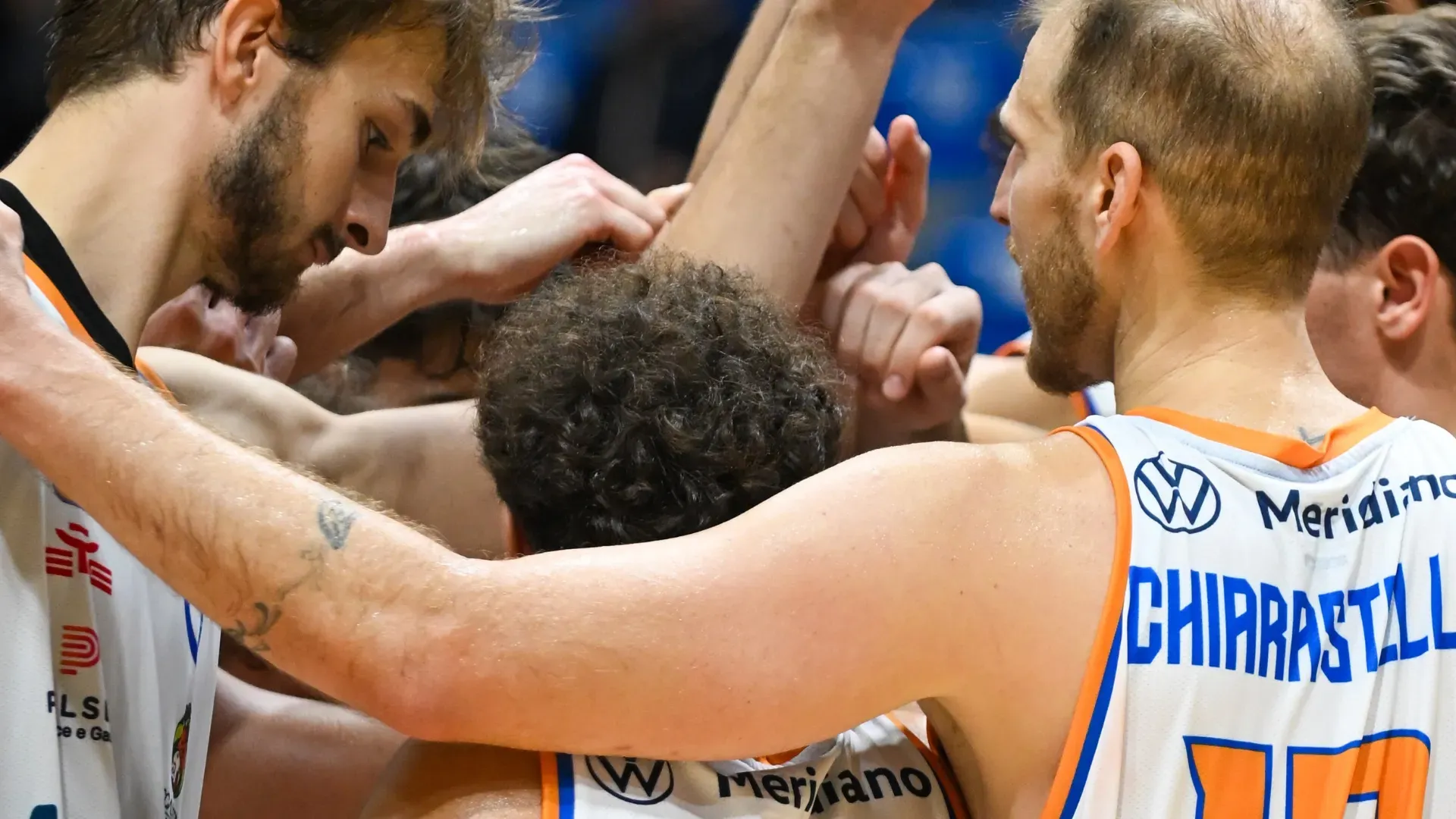 Il derby è biancoazzurro: Fortitudo Agrigento vince 83–79 dopo un overtime da brividi
